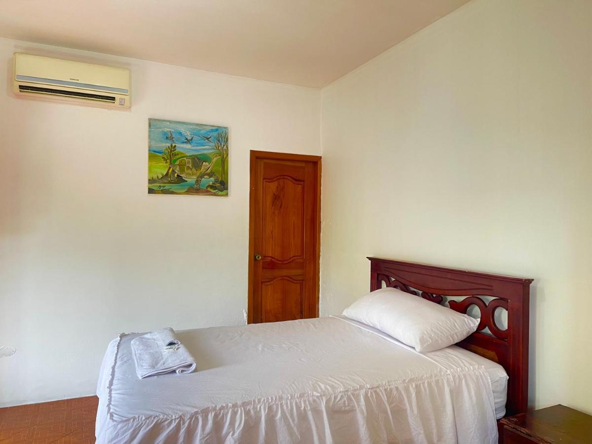 Hotel Hostal Vista Al Mar à Puerto Baquerizo Moreno Extérieur photo