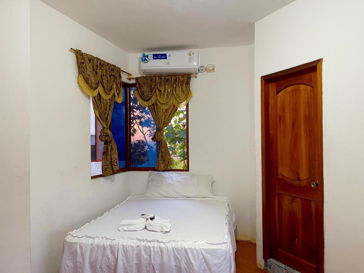 Hotel Hostal Vista Al Mar à Puerto Baquerizo Moreno Extérieur photo