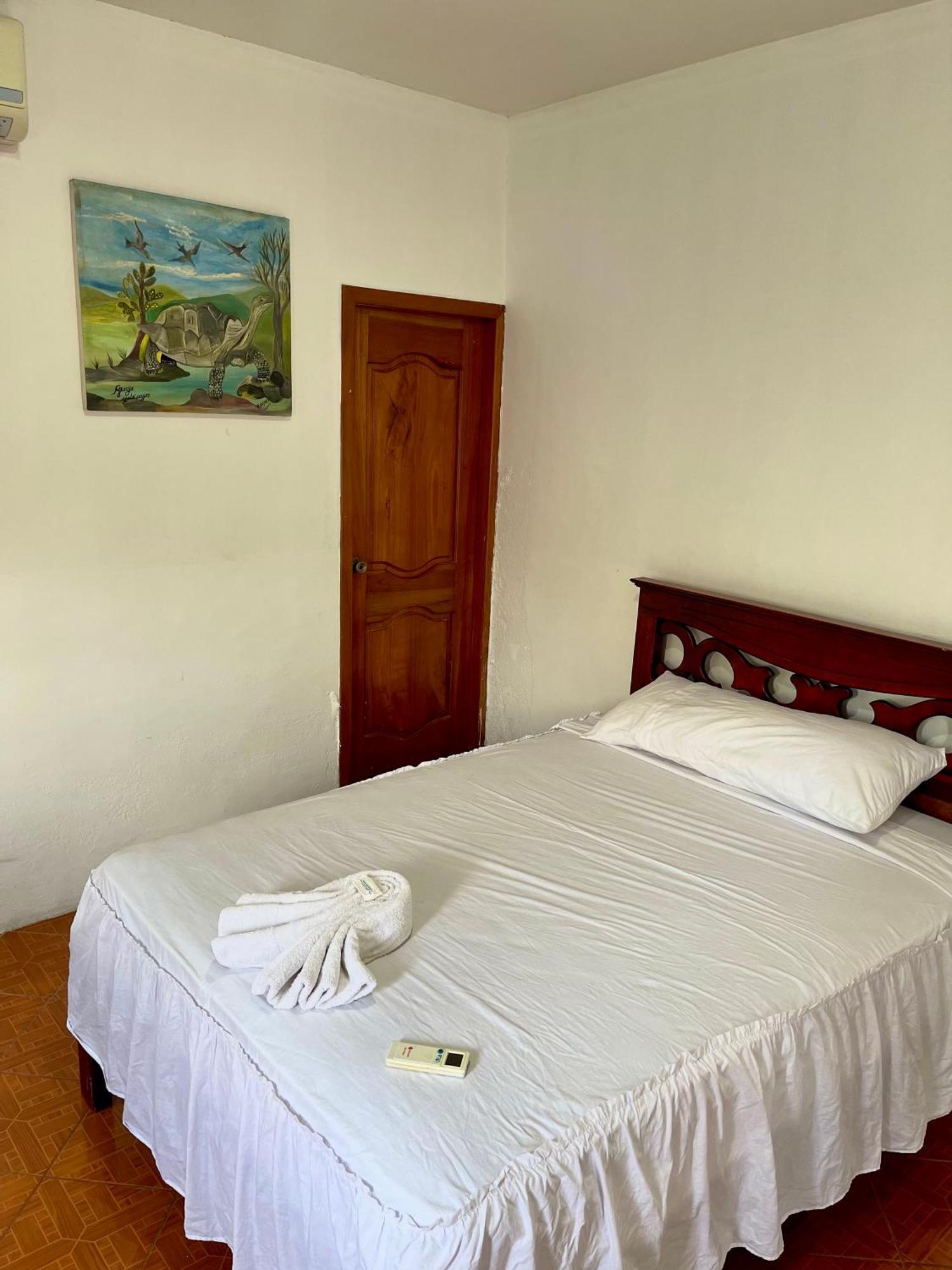 Hotel Hostal Vista Al Mar à Puerto Baquerizo Moreno Extérieur photo