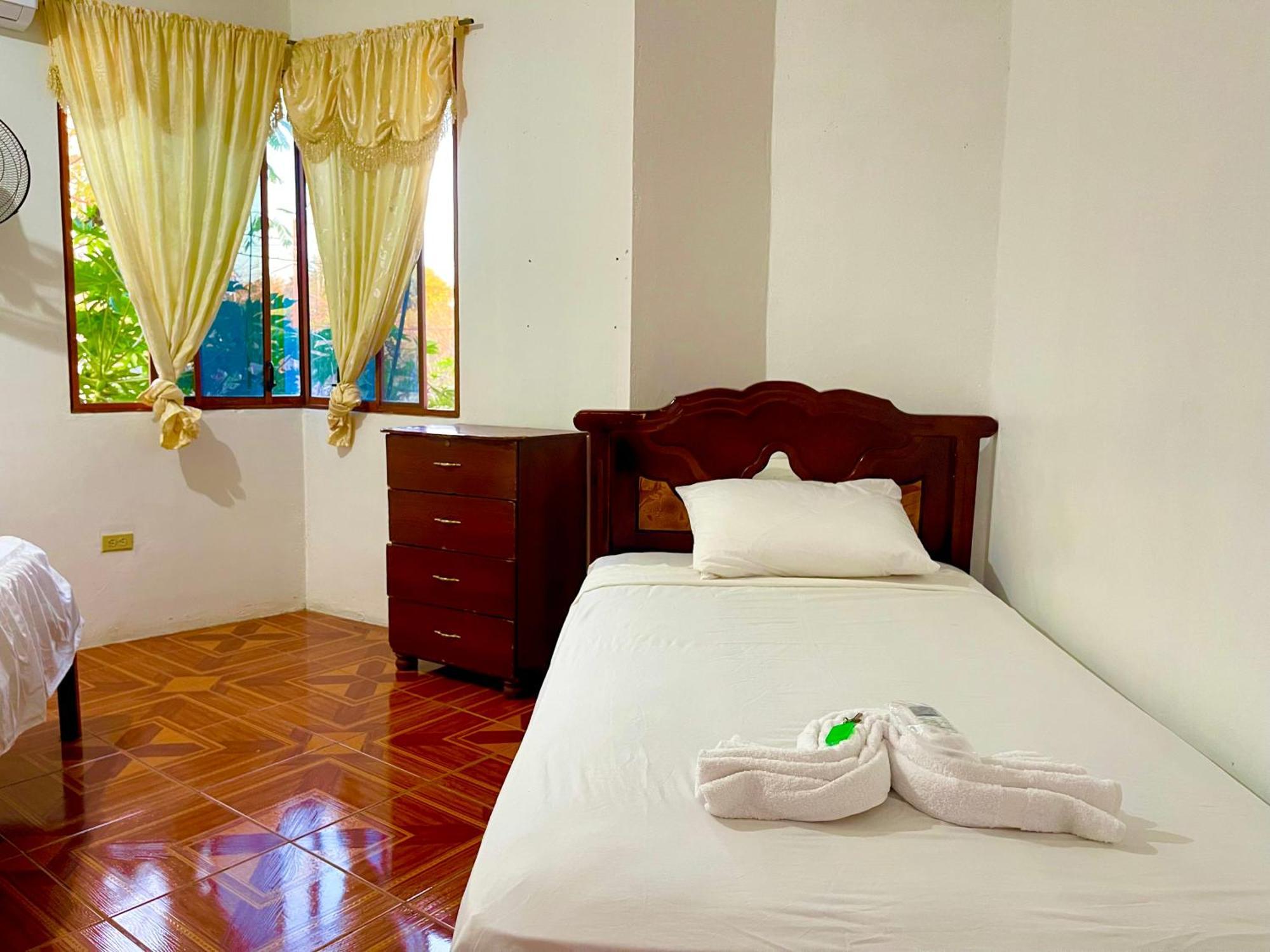 Hotel Hostal Vista Al Mar à Puerto Baquerizo Moreno Extérieur photo
